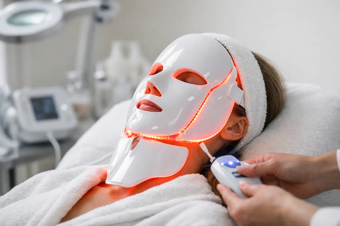 Er LED-maske trygt? Slik bruker du lysbehandling